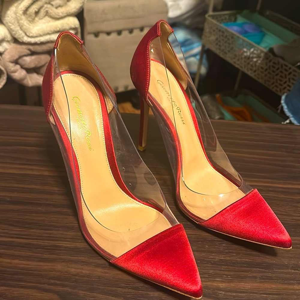 GIANVITO ROSSI SIZE 39 Worn 2x. $100 paid $795 Fits a True 7.5 US size shoe.